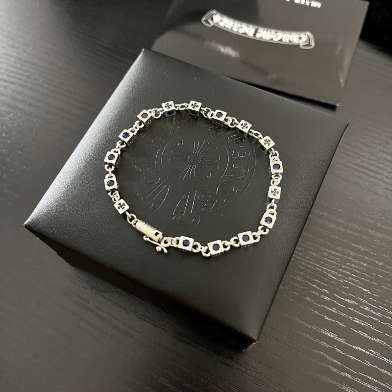 Ch**me He**ts necklaces